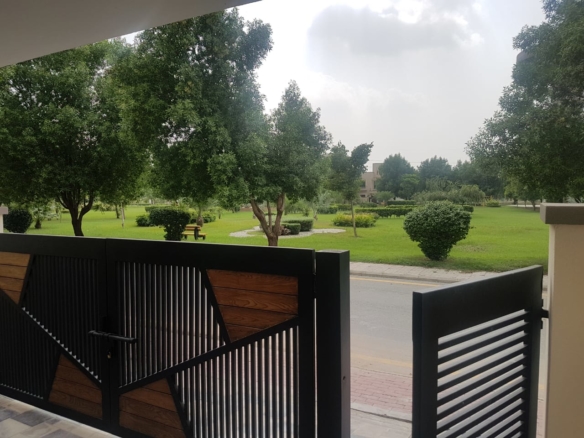 10 malra facing park house in nargis block